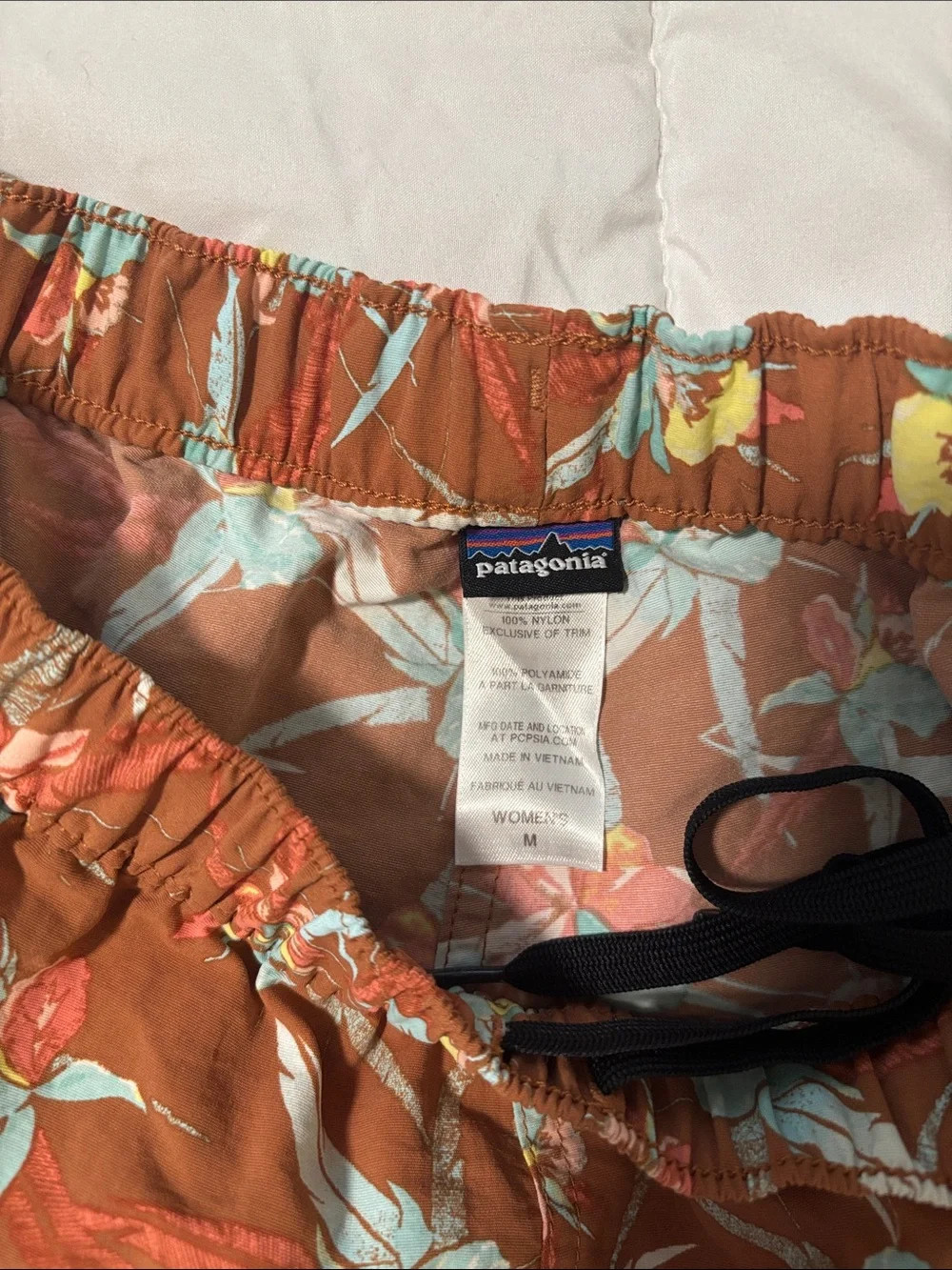 Patagonia Women’s Rust Floral Elastic-Waist Athletic Shorts - Picture 2 of 2